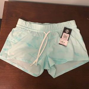 Under armor shorts. NWT. Heat gear size 6